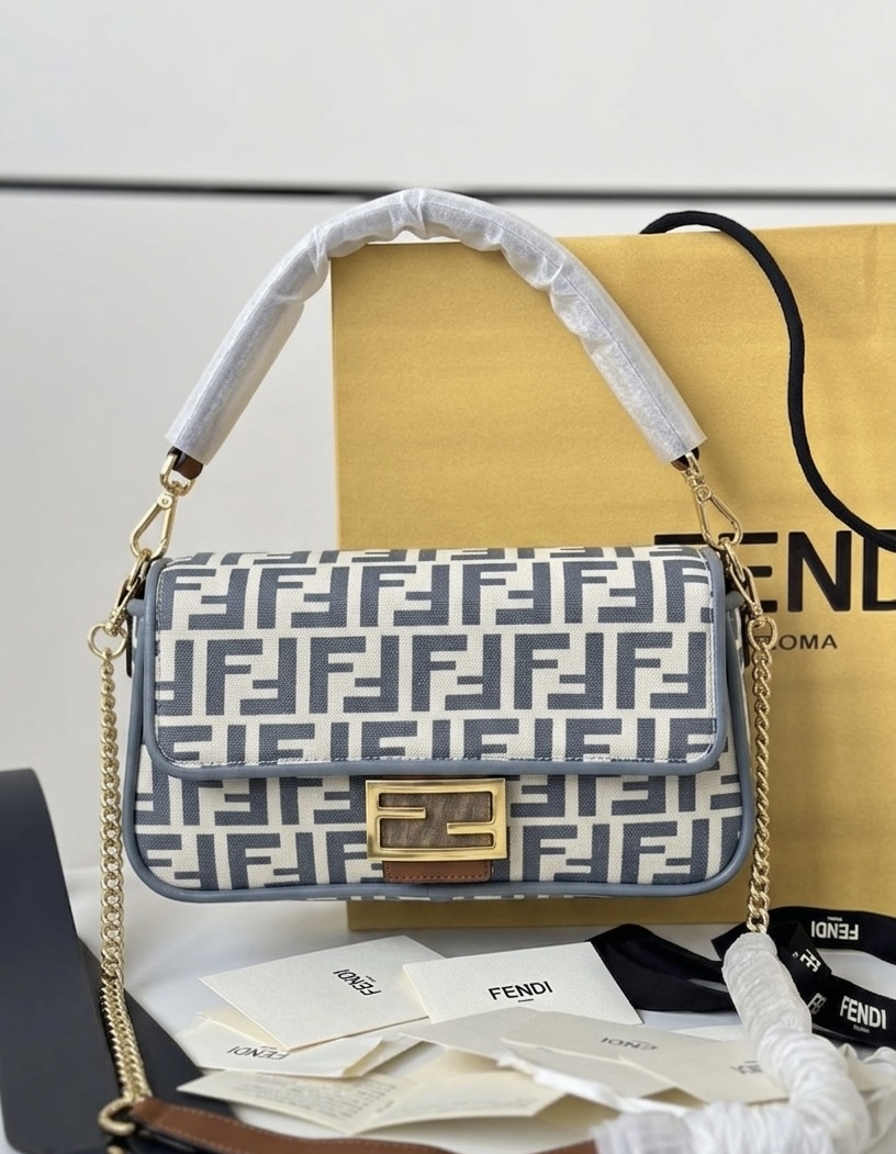 Fendi Baguette 