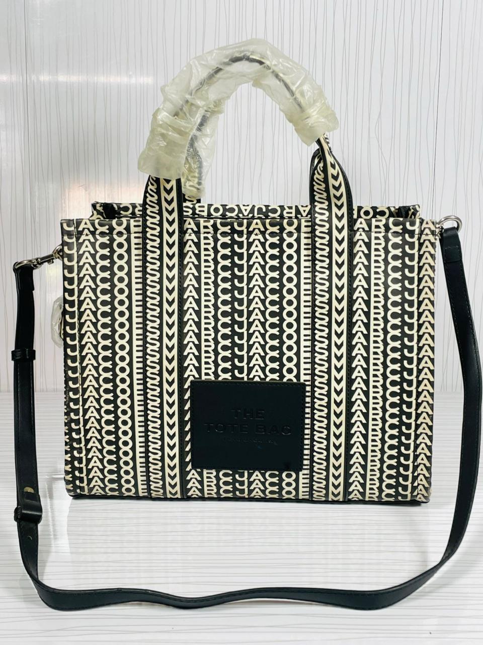 Marc Jacobs The Tote Bag Monogram