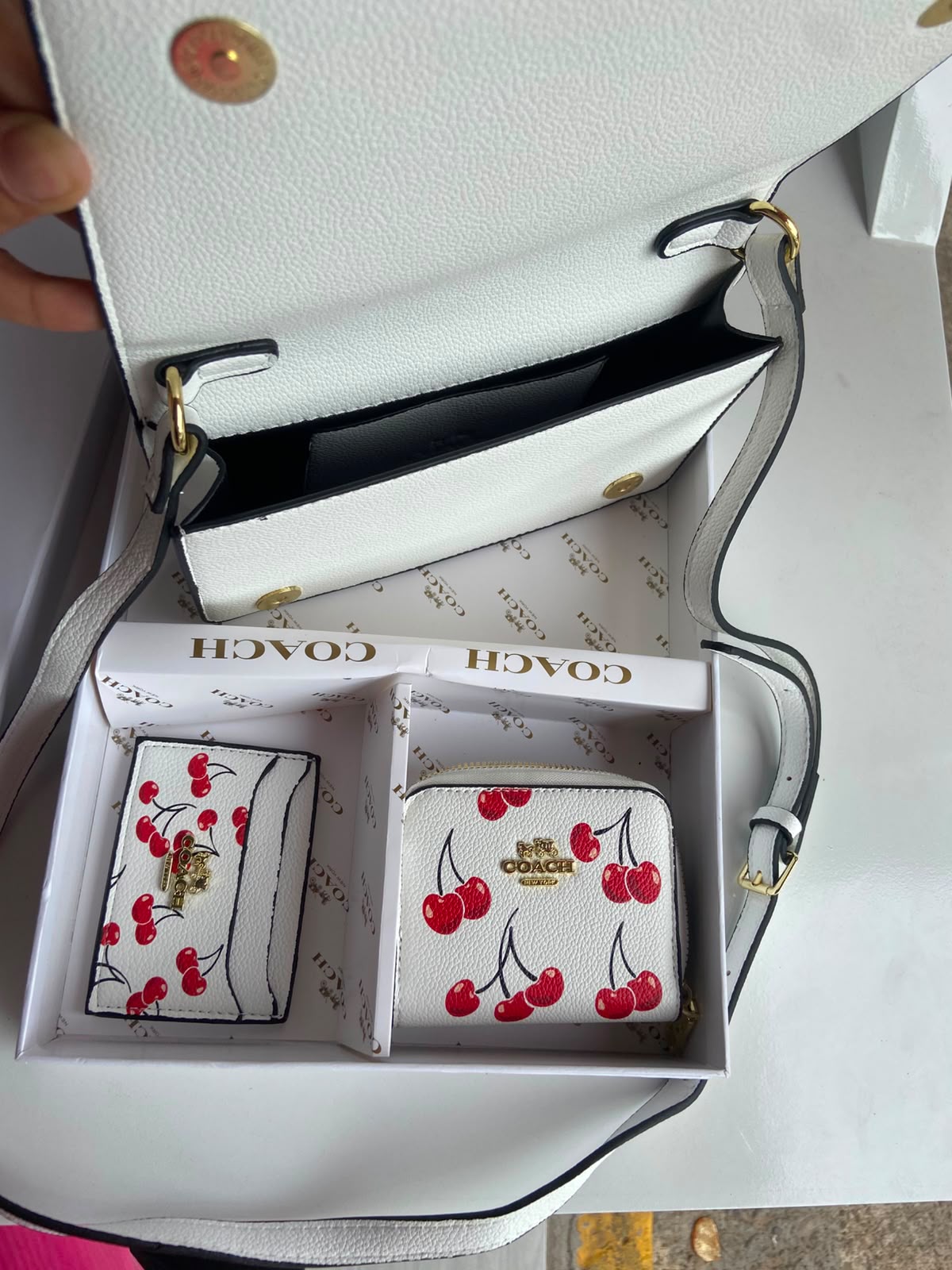 Set Coach Red & White