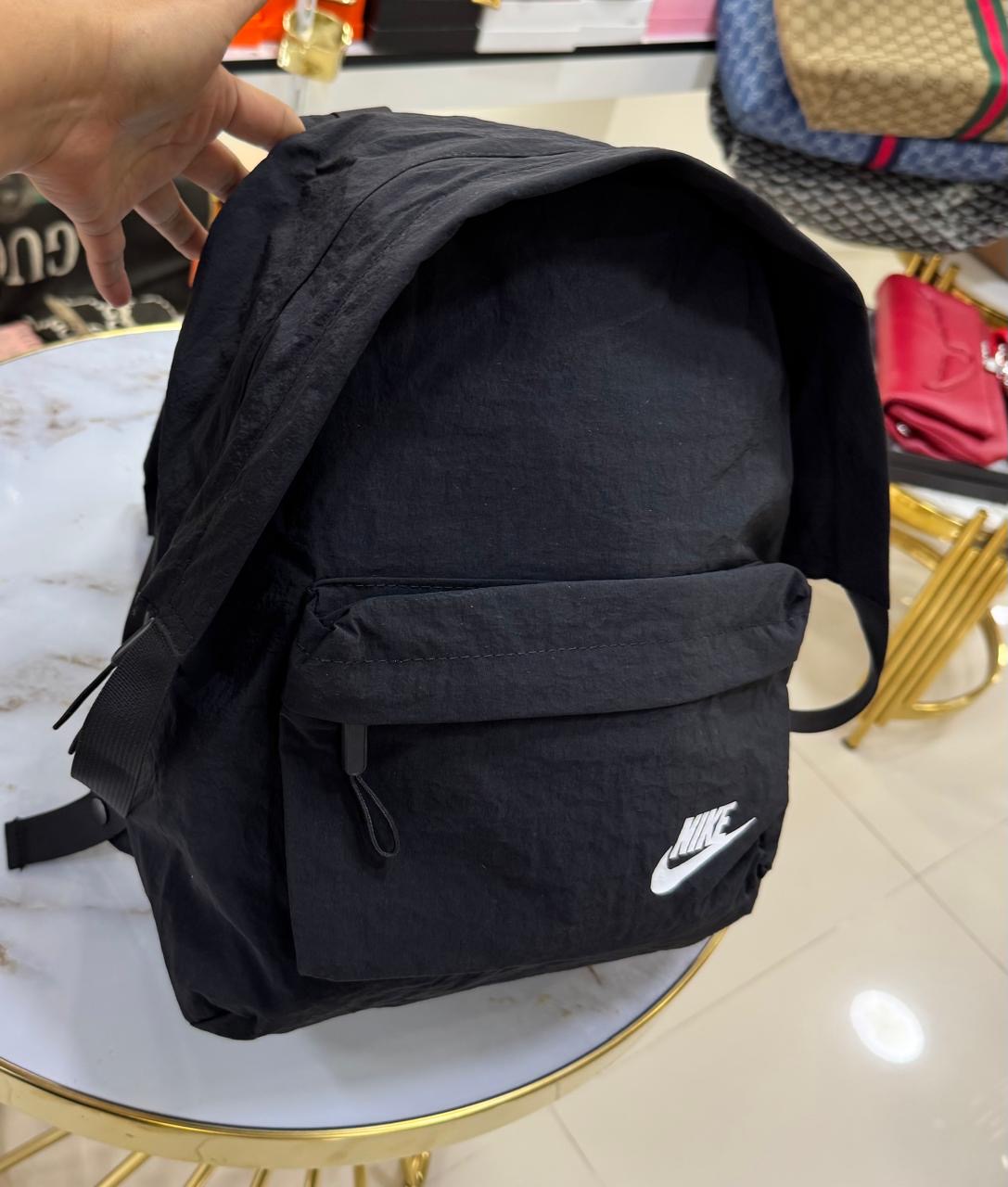 Mochila Nike Essential