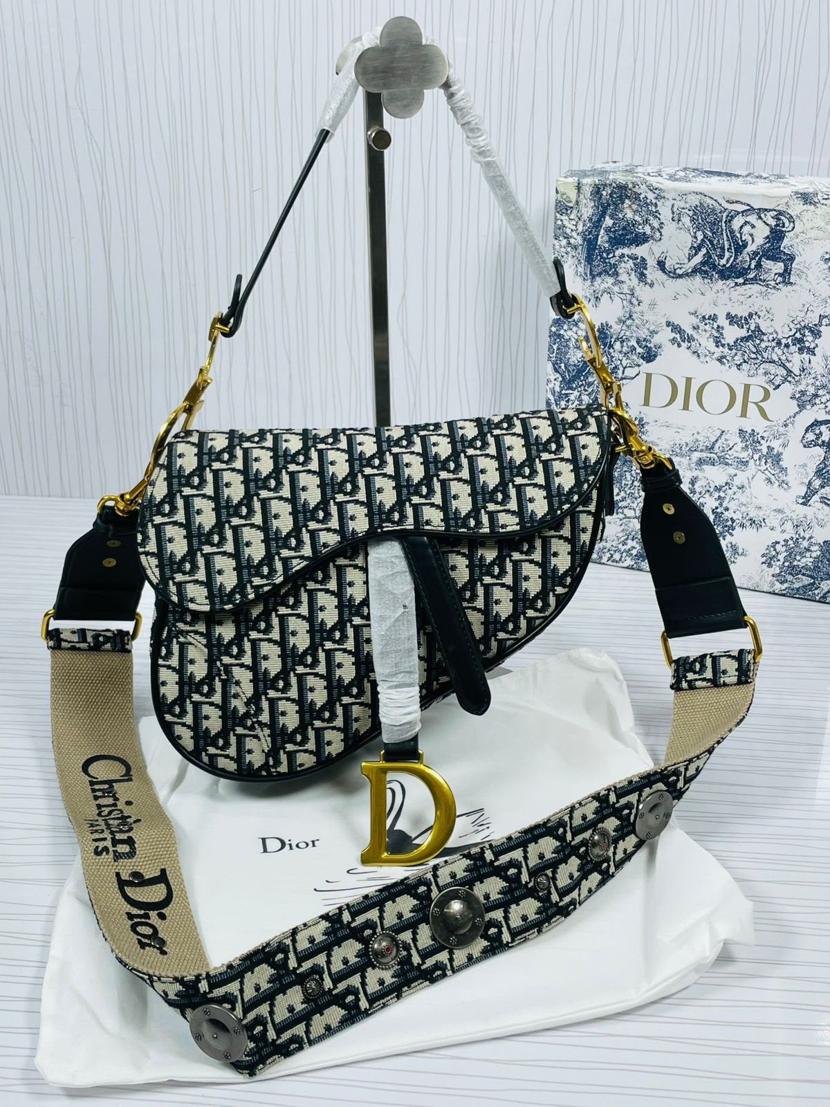 Dior Saddle Oblique Elegance