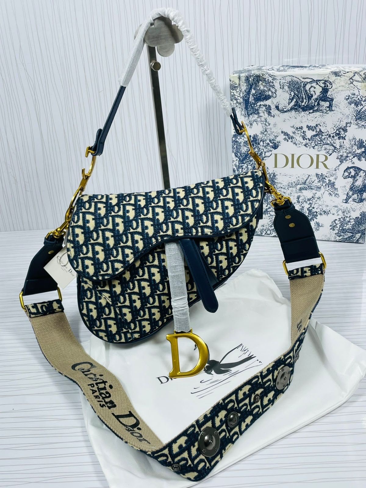 Dior Saddle Oblique Elegance