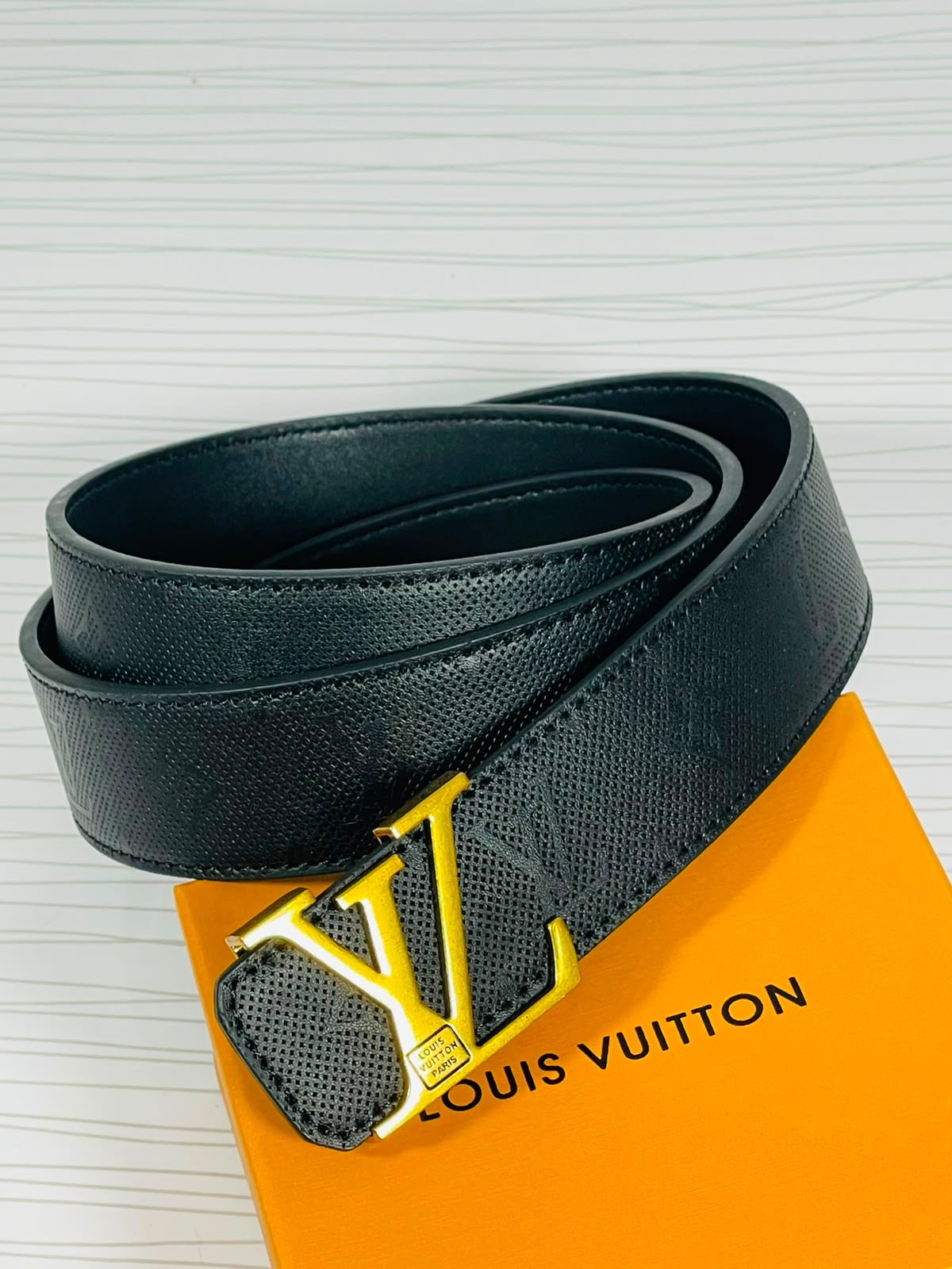 Louis Vuitton Noir Signature Belt