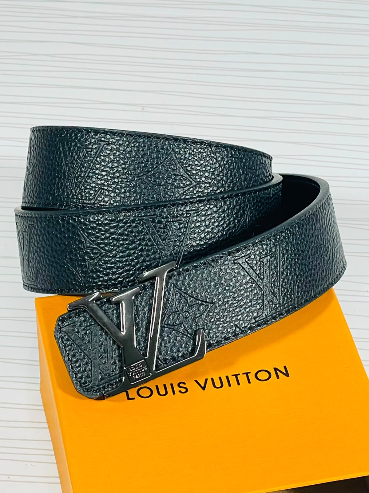 Louis Vuitton Noir Signature Belt