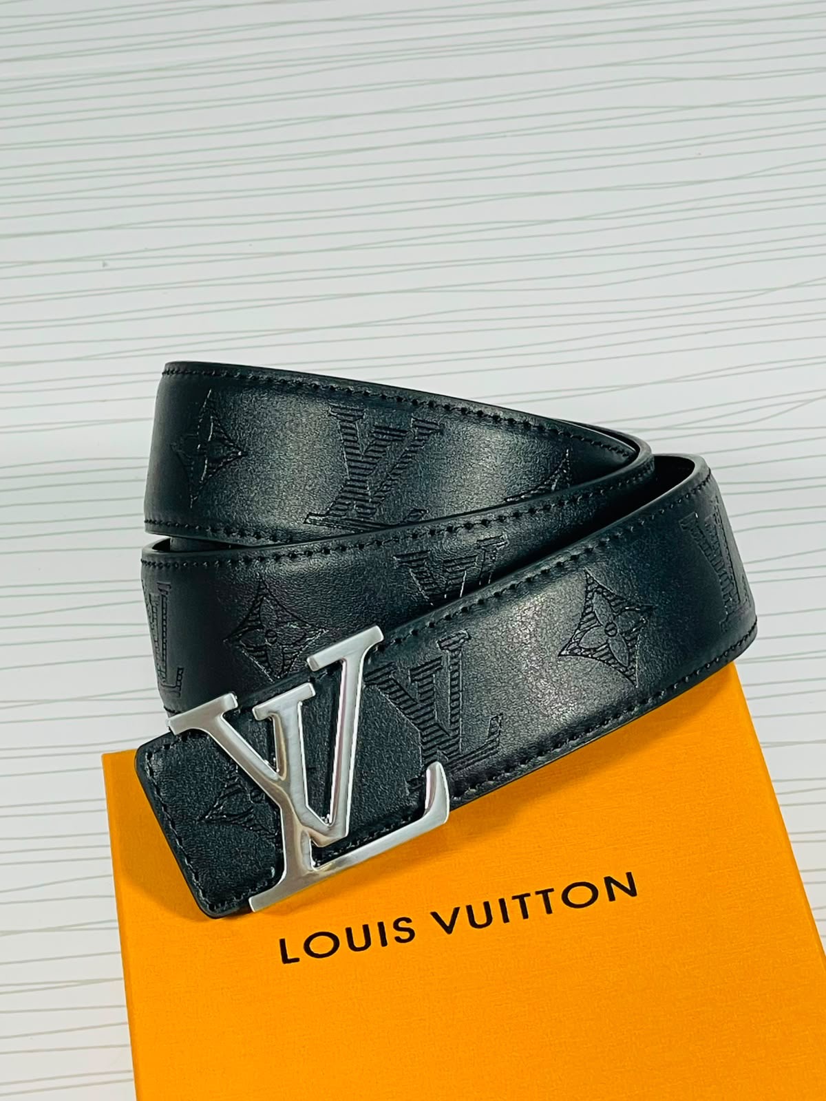 Louis Vuitton Noir Signature Belt